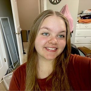 Meet your Posher, Chloe